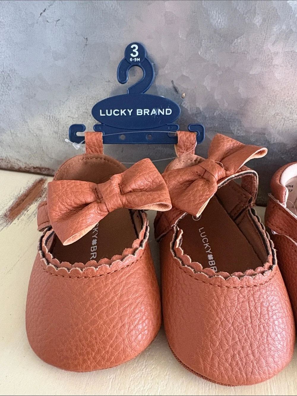 Lucky Brand Brown pebbled vegan leather baby booties shoes Size 3 6-9 months NWT